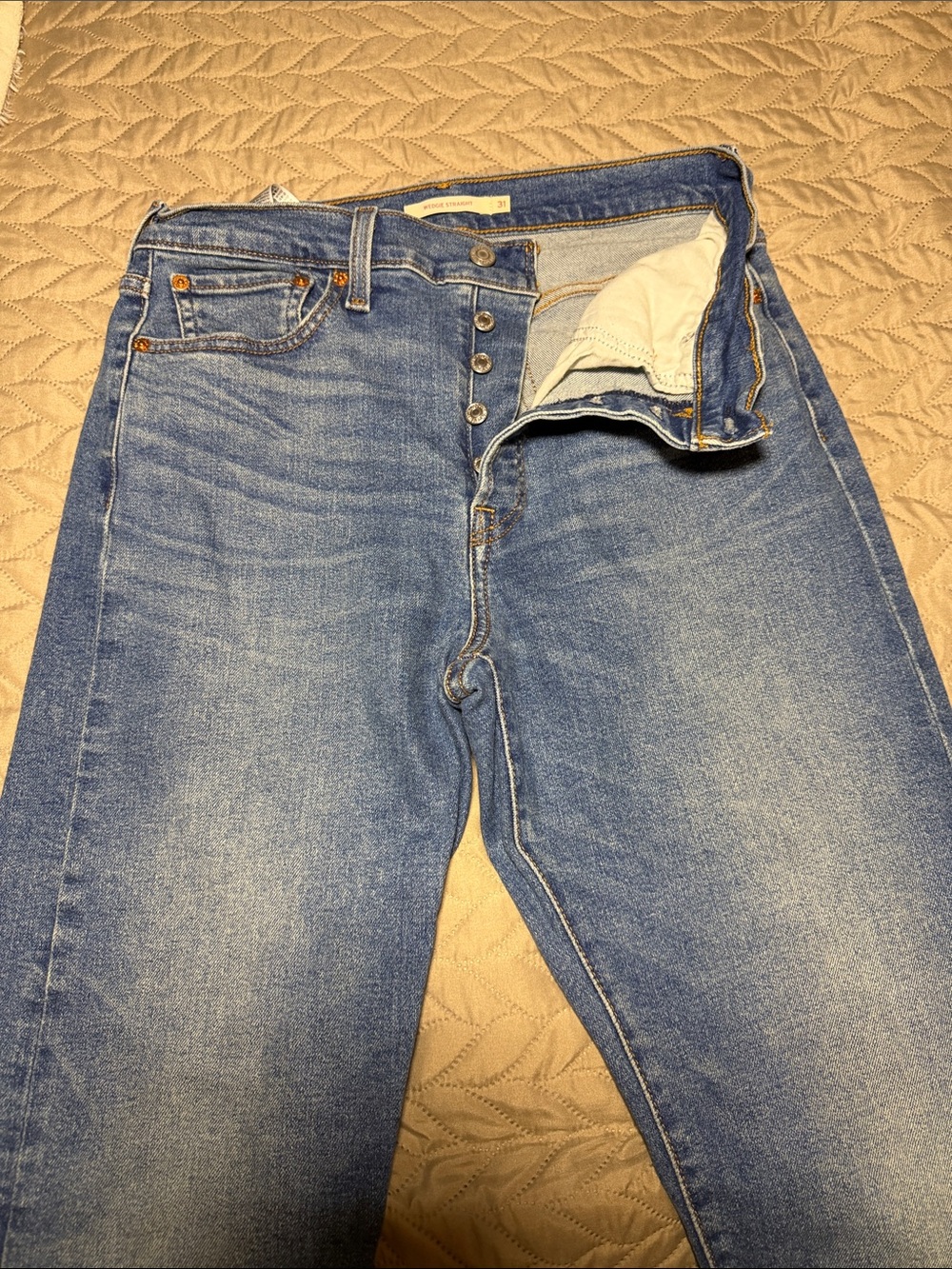 Levi's Slim Straight Jeans in Medium Blue Denim